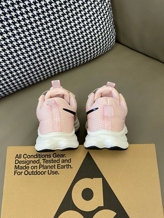 Nike Children's Shoes: seller detail photo 8