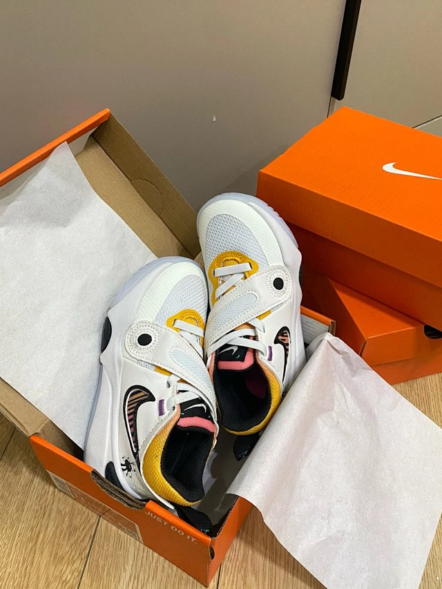 Nike Team Hustle D11 children's Shoes: seller detail photo 8