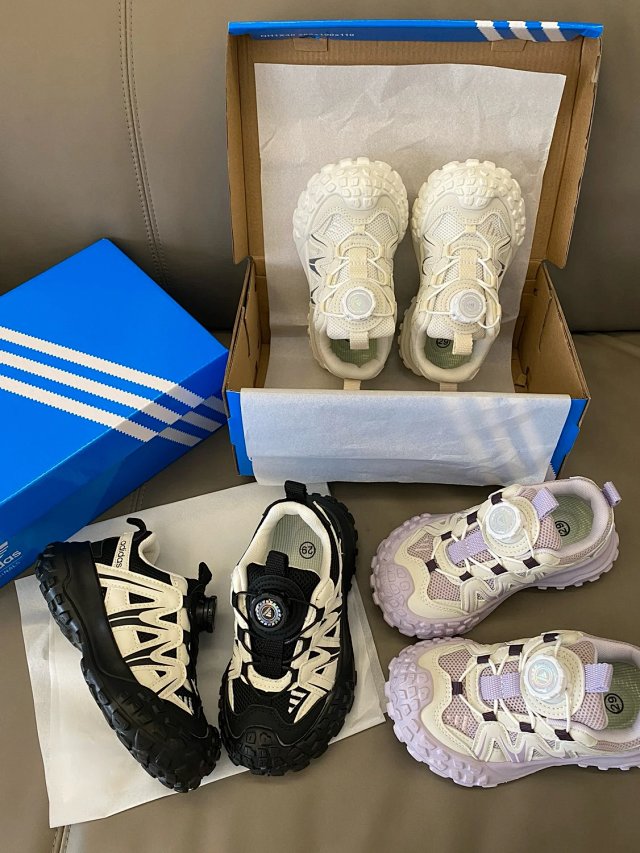 Adidas Children's Shoes: seller detail photo 3