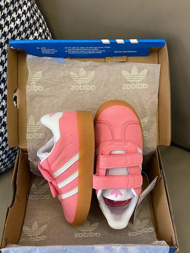 Adidas Children's Shoes: seller detail photo 4