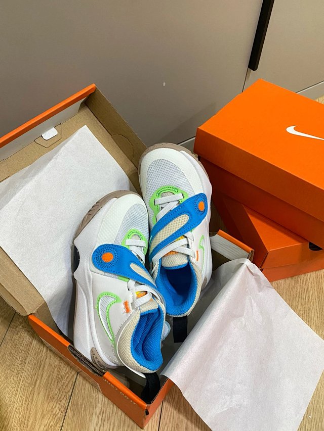 Nike Team Hustle D11 children's Shoes: seller detail photo 6