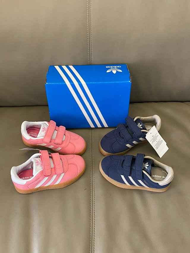 Adidas Children's Shoes: seller detail photo 10