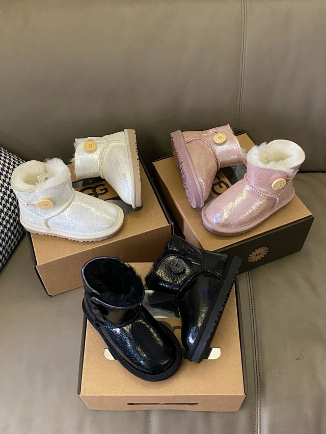 UGG Children's snow boots: seller detail photo 3