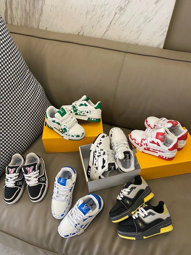 LV Louis Vuitton Children's Shoes: seller detail photo 2
