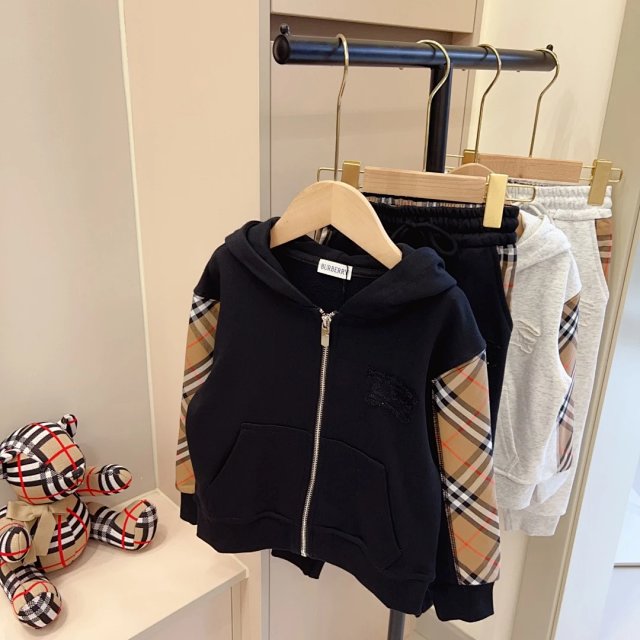 Burberry Children‘s Set: seller detail photo 2