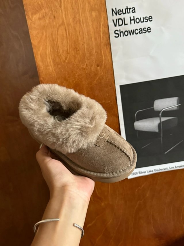 UGG Children's snow boots: seller detail photo 11