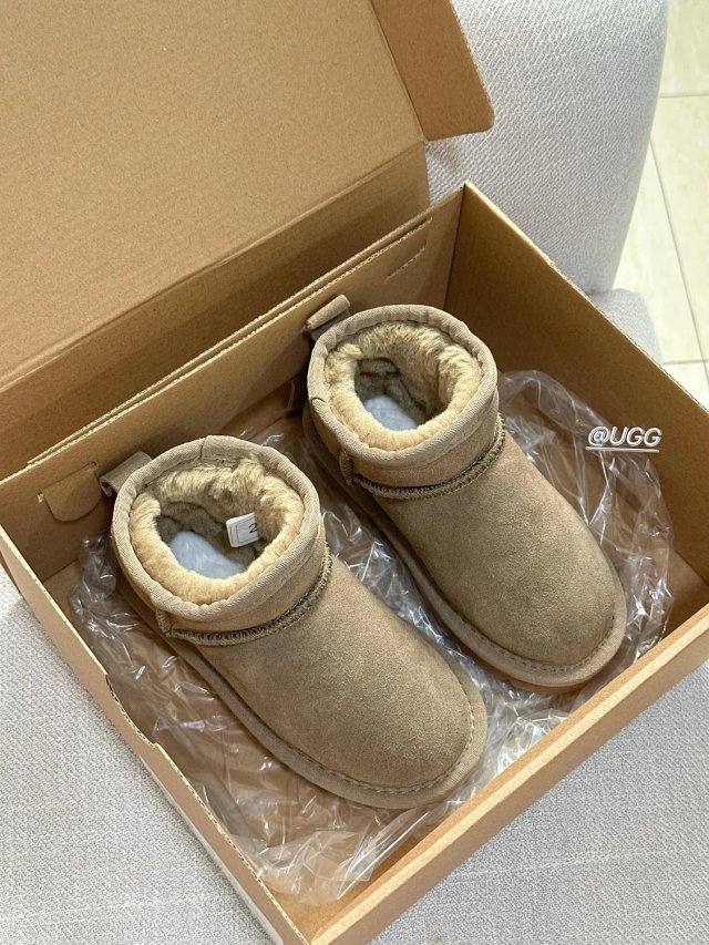 UGG Children's snow boots: seller detail photo 12