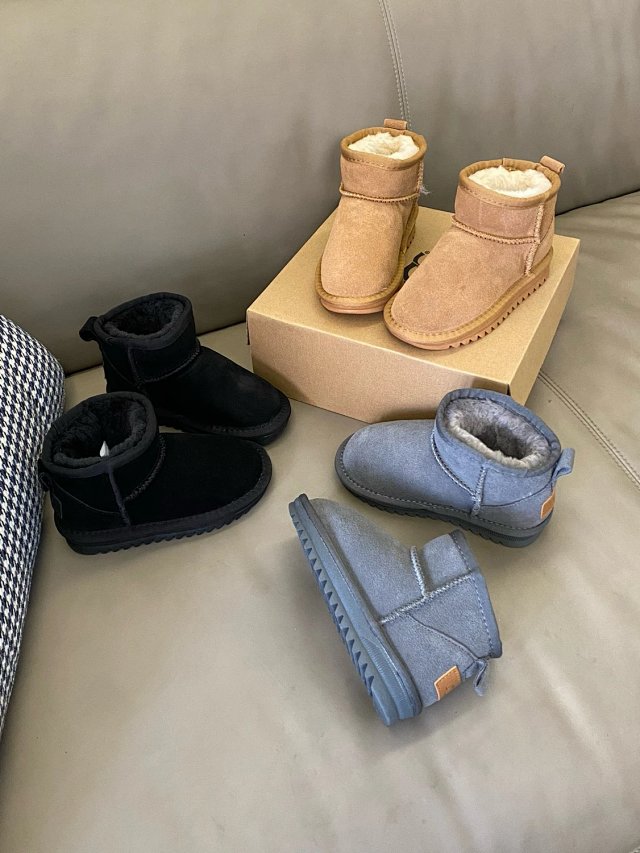 UGG Children's snow boots: seller detail photo 4