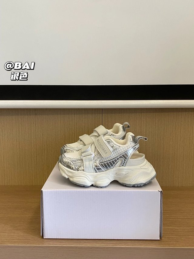 Balenciaga Children's Slippers Shoes: seller detail photo 3