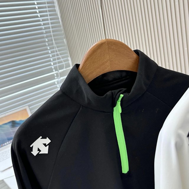 Descente Children‘s Hoodie: seller detail photo 5