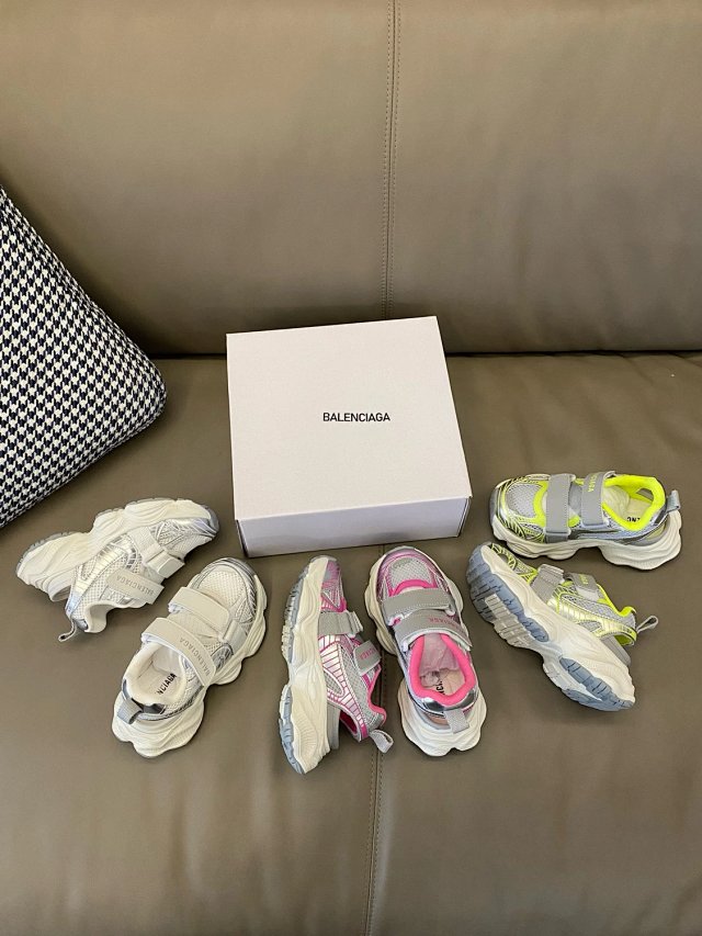 Balenciaga Children's Slippers Shoes: seller detail photo 10