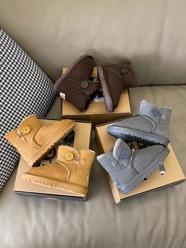 UGG Children's snow boots: seller detail photo 5