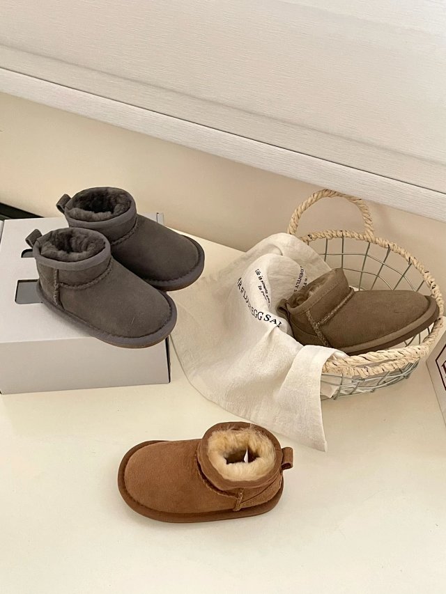 UGG Children's snow boots: seller detail photo 5