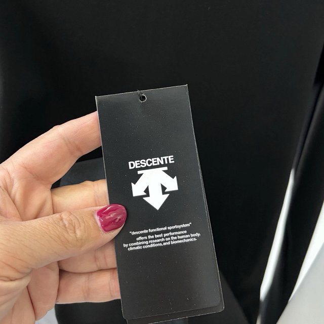 Descente Children‘s Hoodie: seller detail photo 6