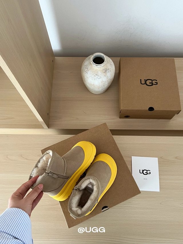 UGG Children's snow boots: seller detail photo 12