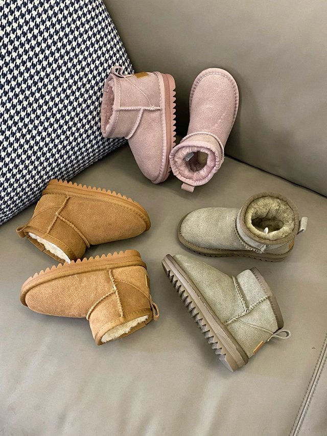 UGG Children's snow boots: seller detail photo 2