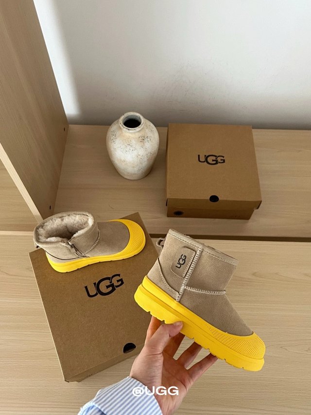 UGG Children's snow boots: seller detail photo 6