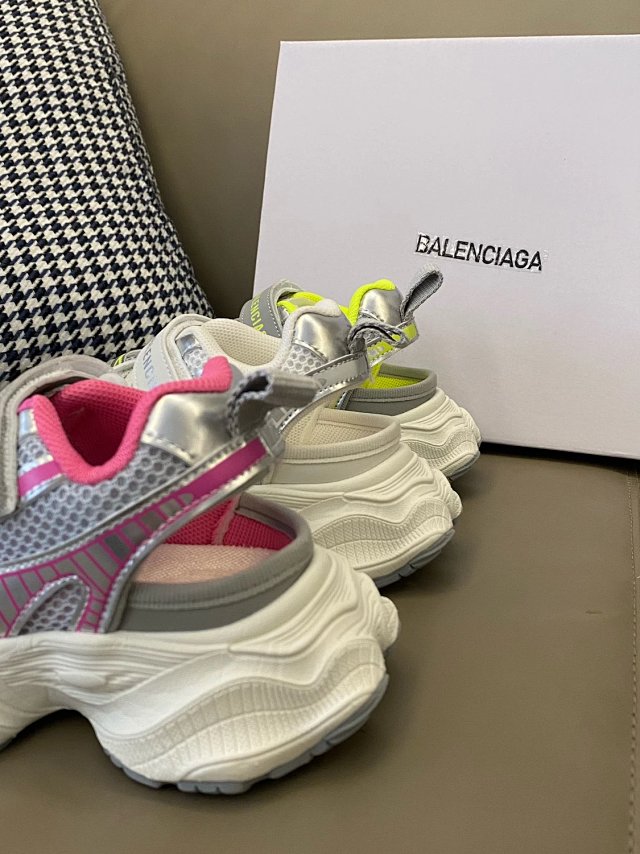 Balenciaga Children's Slippers Shoes: seller detail photo 9