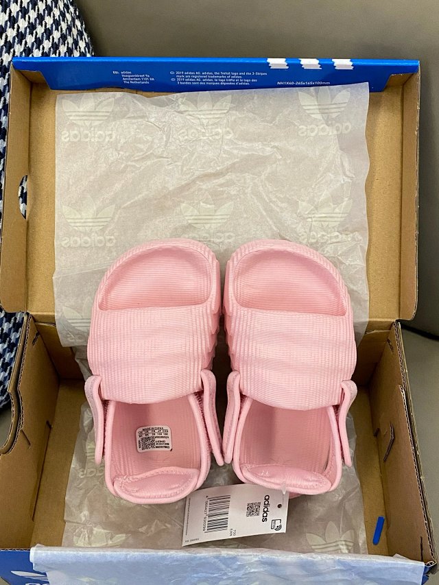 Adidas Children's Slippers Shoes: seller detail photo 9