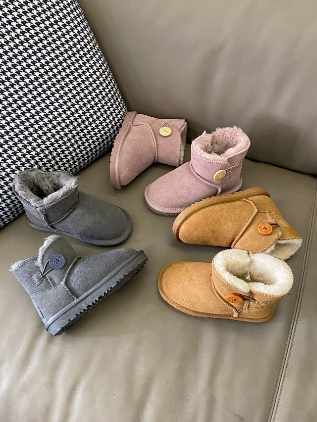 UGG Children's snow boots: seller detail photo 3
