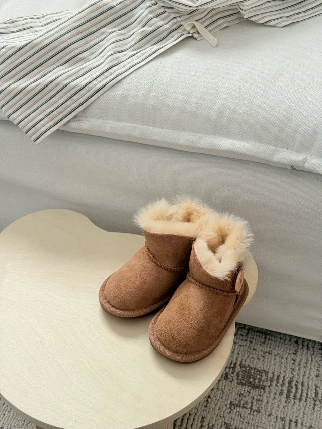 UGG Children's snow boots: seller detail photo 13