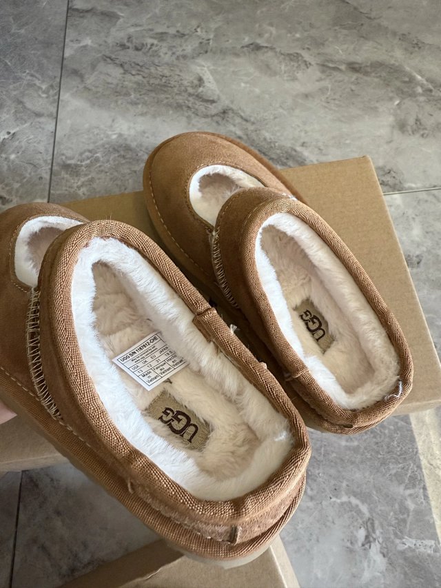 UGG Children's snow boots: seller detail photo 9