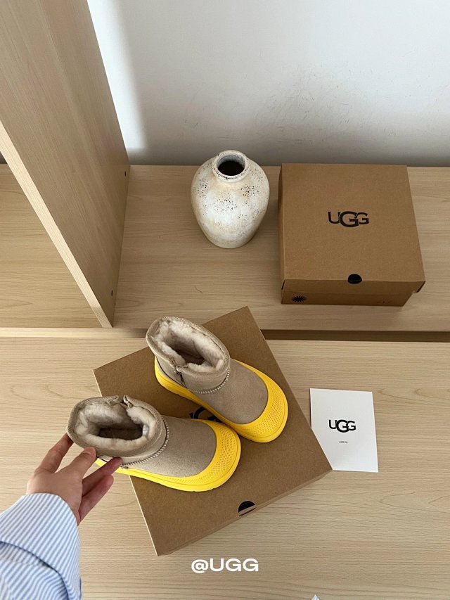 UGG Children's snow boots: seller detail photo 7
