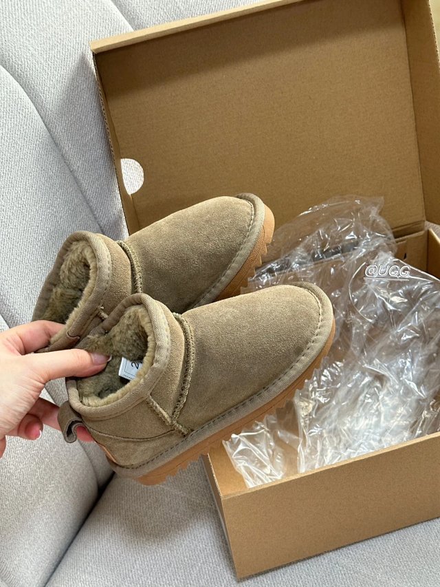 UGG Children's snow boots: seller detail photo 13