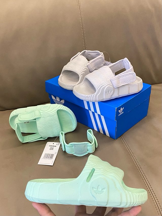 Adidas Children's Slippers Shoes: seller detail photo 10