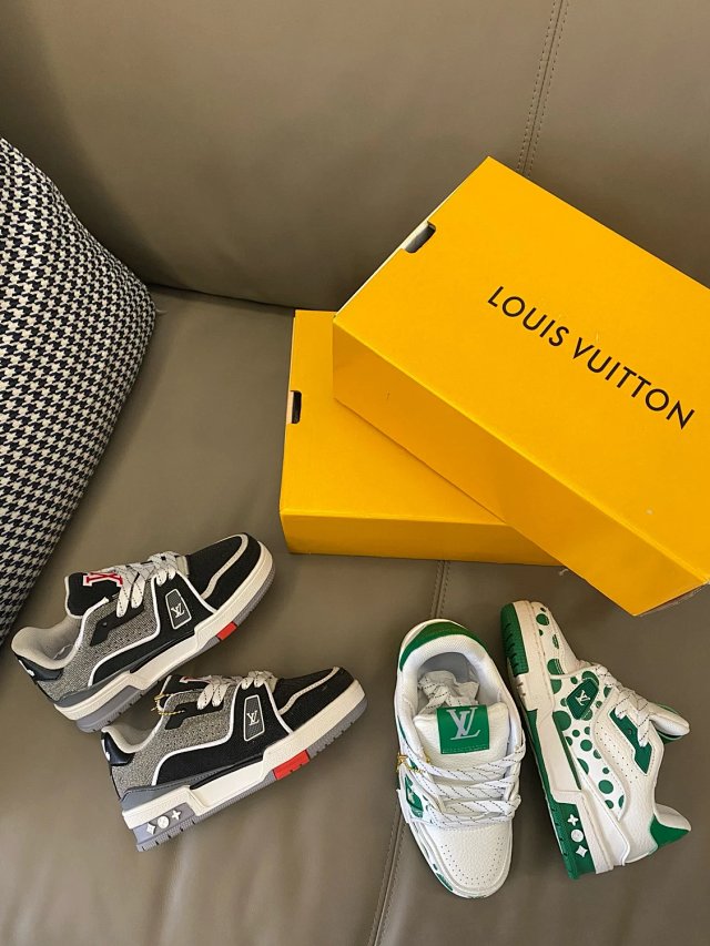 LV Louis Vuitton Children's Shoes: seller detail photo 4