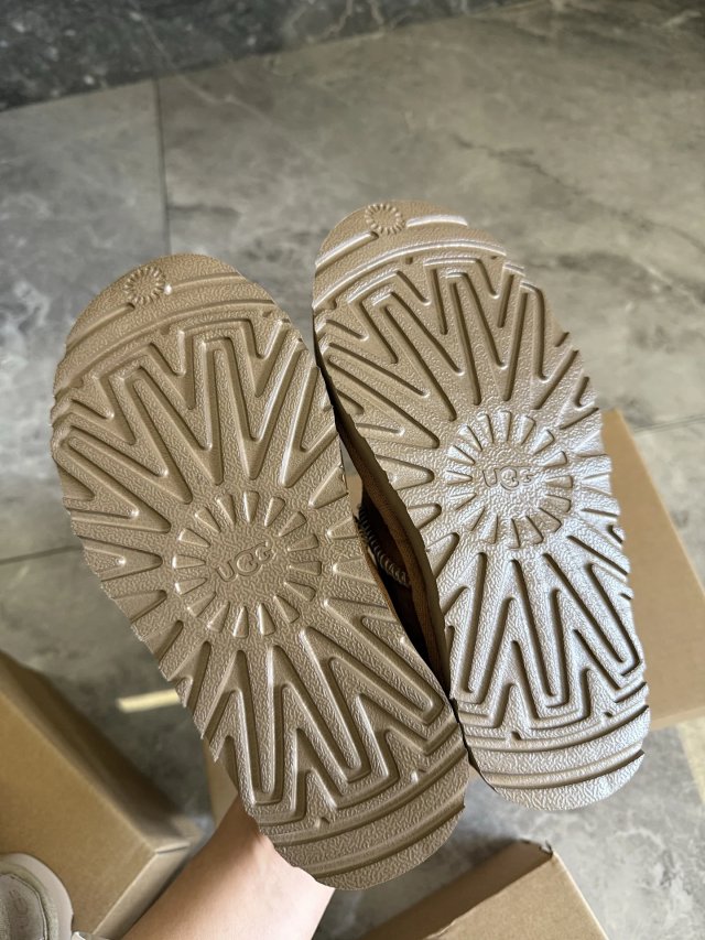 UGG Children's snow boots: seller detail photo 7