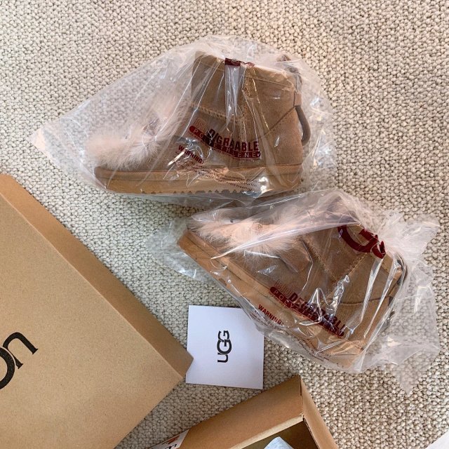 UGG Children's snow boots: seller detail photo 11