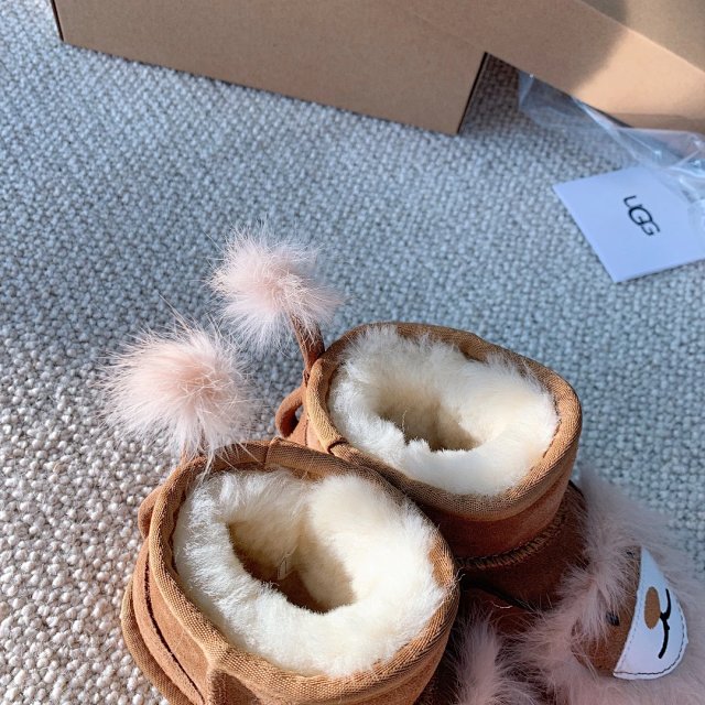 UGG Children's snow boots: seller detail photo 4