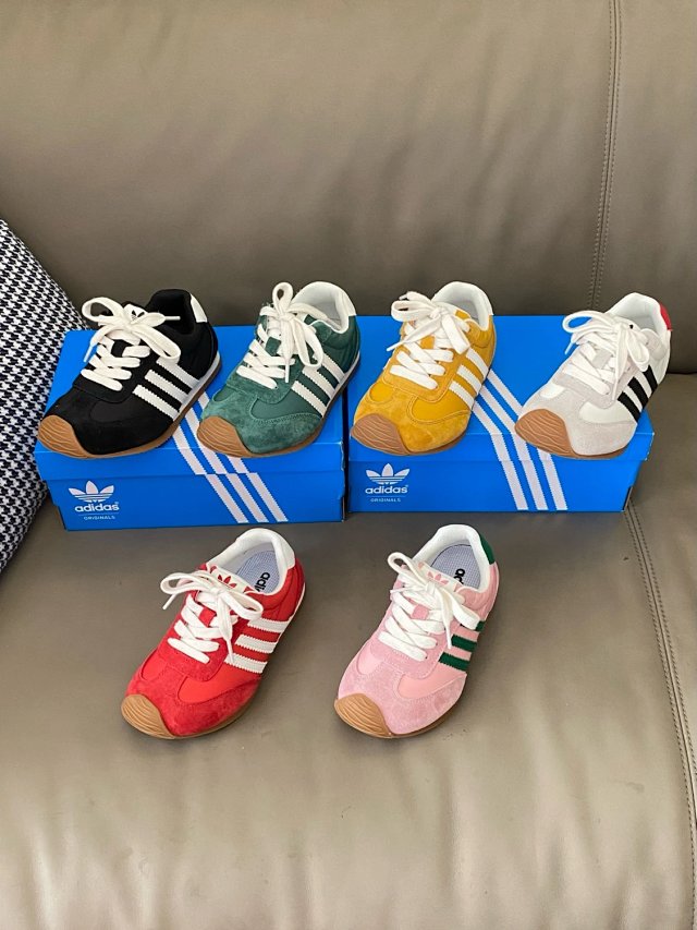 Adidas Children's Shoes: seller detail photo 14