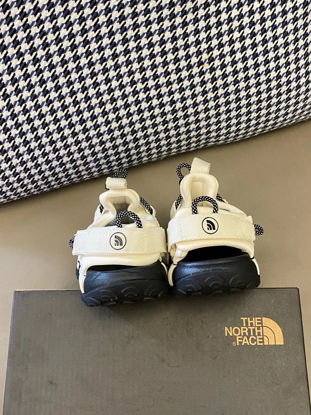 The North face children's Slippers shoes: seller detail photo 11
