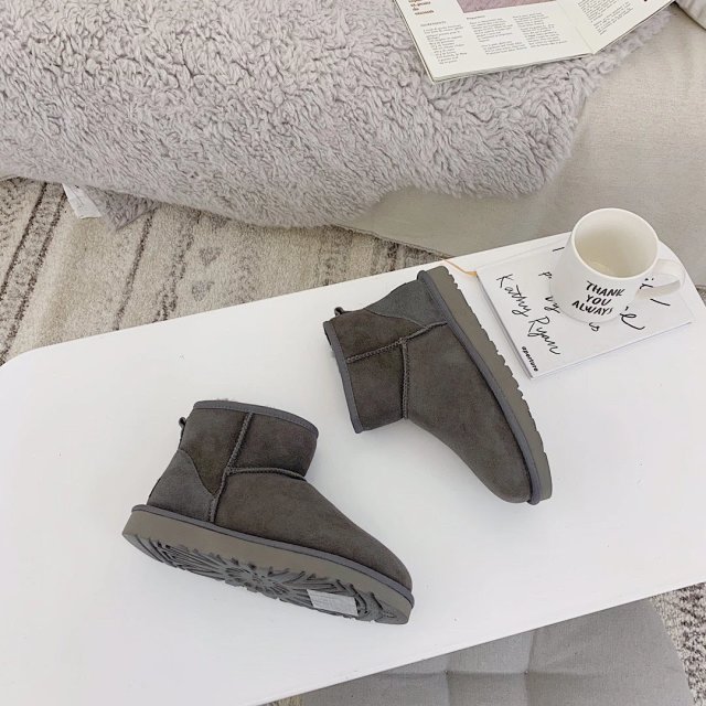 UGG Children's snow boots: seller detail photo 9