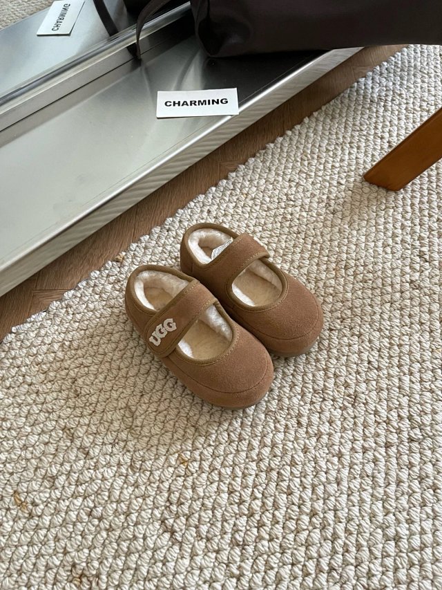 UGG Children's Slippers Shoes: seller detail photo 3
