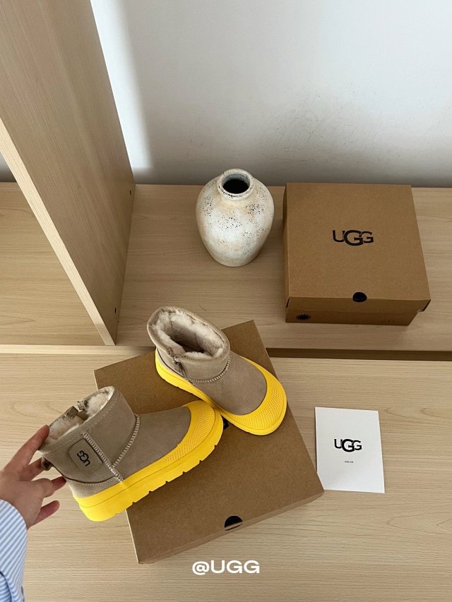 UGG Children's snow boots: seller detail photo 5