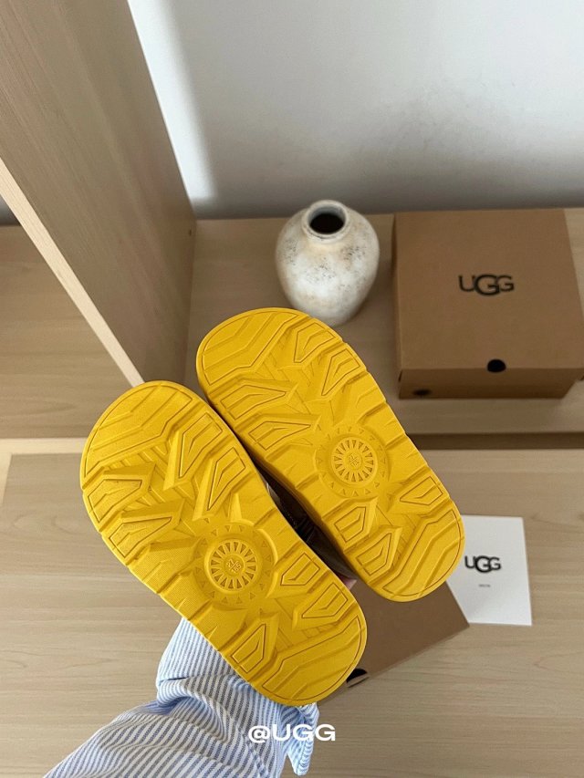 UGG Children's snow boots: seller detail photo 13