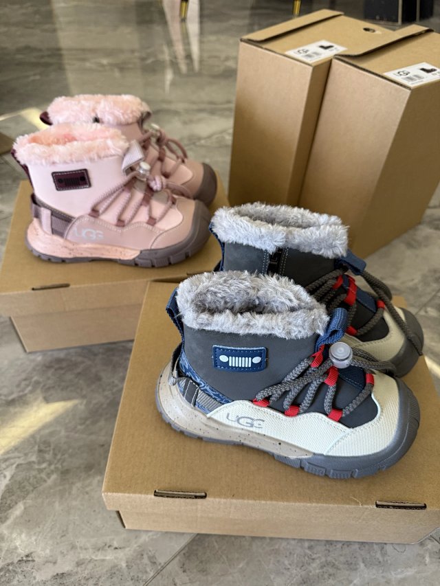 UGG Children's snow boots: seller detail photo 1