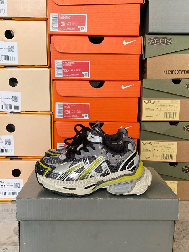 Balenciaga children's shoes: seller detail photo 14