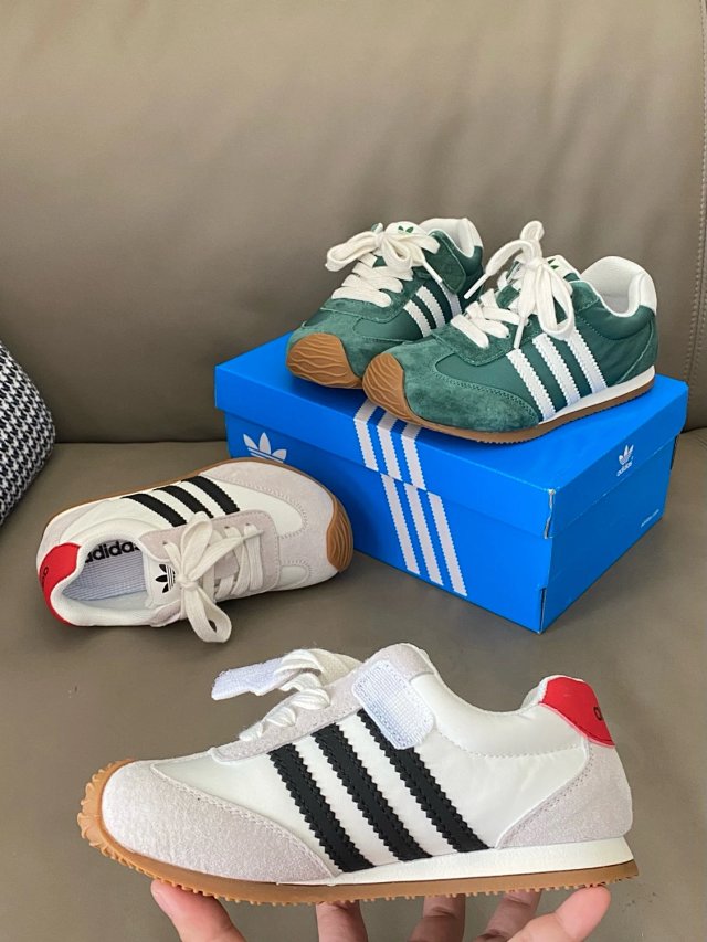Adidas Children's Shoes: seller detail photo 11