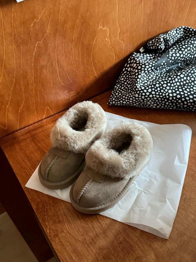 UGG Children's snow boots: seller detail photo 9