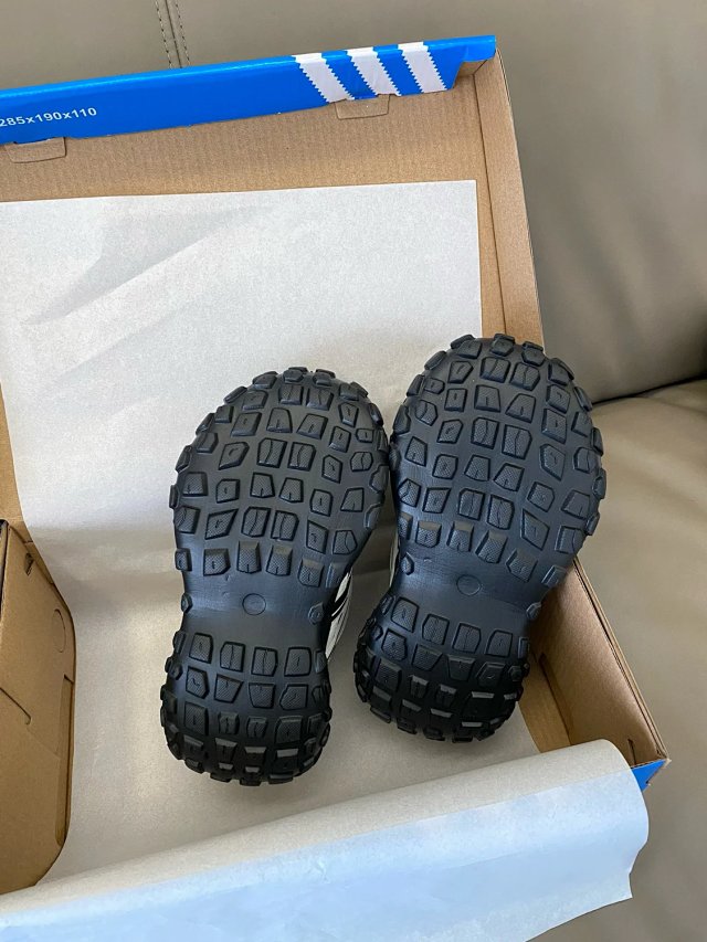 Adidas Children's Shoes: seller detail photo 11