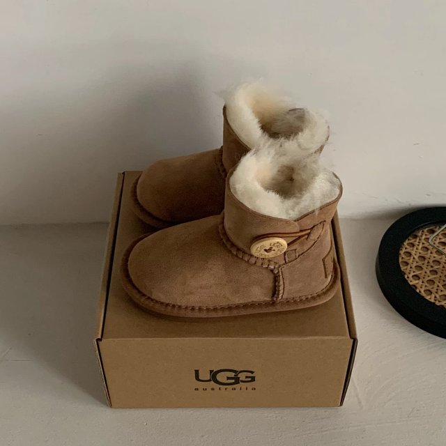 UGG Children's snow boots: seller detail photo 1