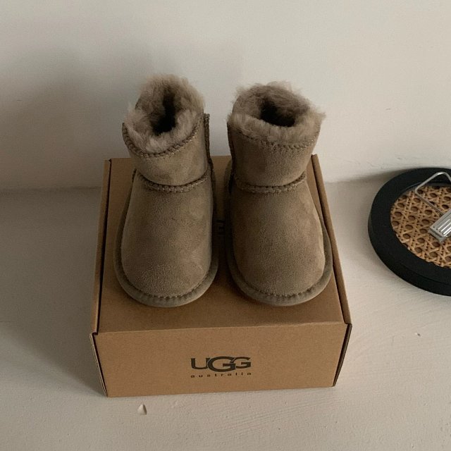 UGG Children's snow boots: seller detail photo 12