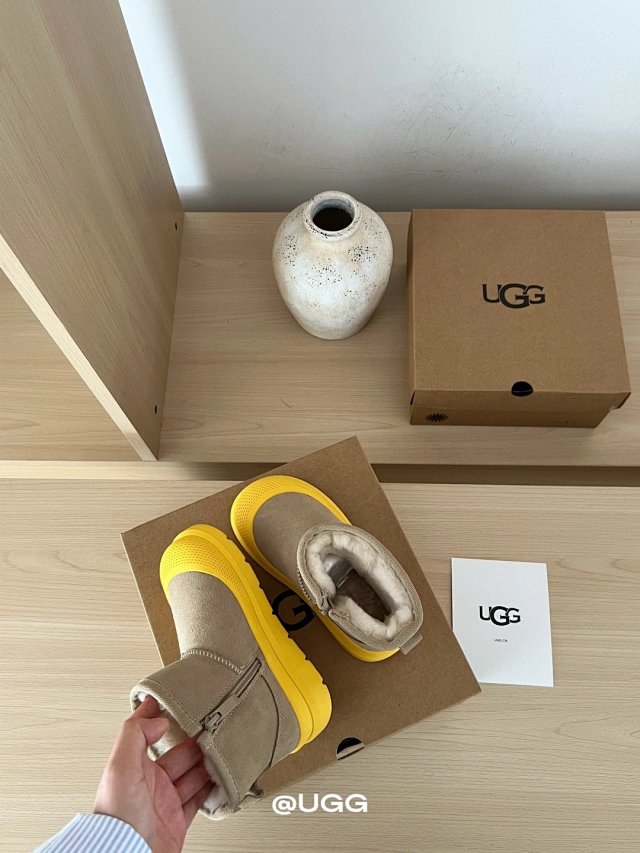 UGG Children's snow boots: seller detail photo 8