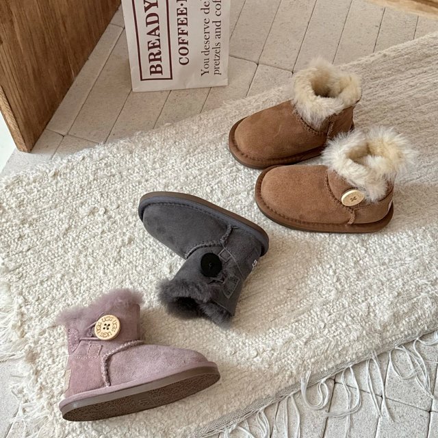 UGG Children's snow boots: seller detail photo 5
