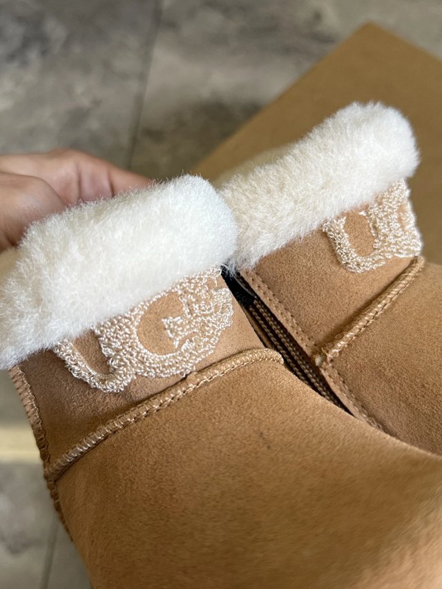 UGG Children's snow boots: seller detail photo 6
