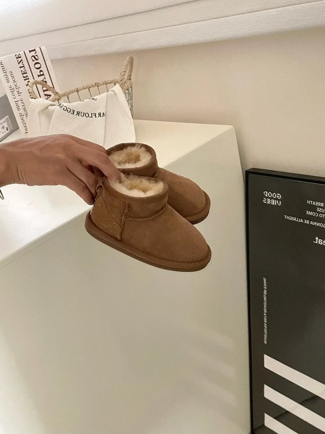 UGG Children's snow boots: seller detail photo 14
